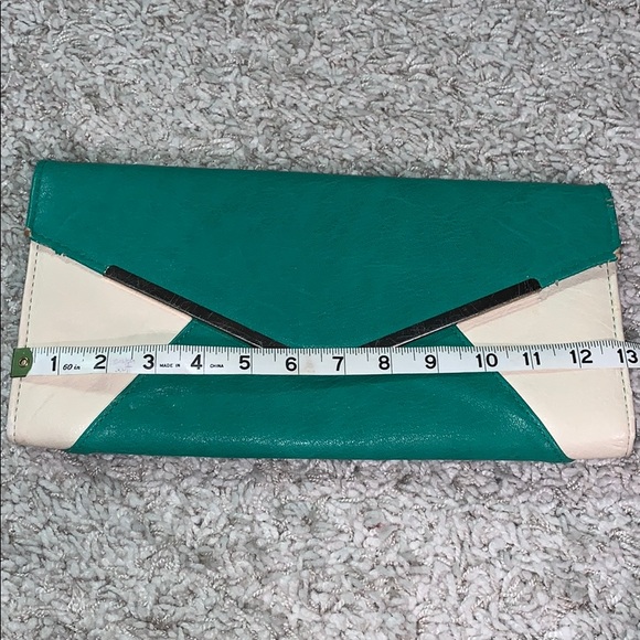 Green and Cream Envelope Purse with Gold Chain - Picture 6 of 8